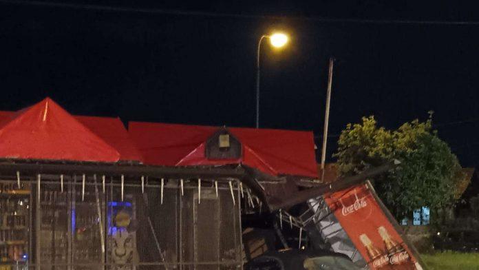 (foto)-autom-probio-trafiku!-uzas-u-obrenovcu:-radnica-tesko-povredena