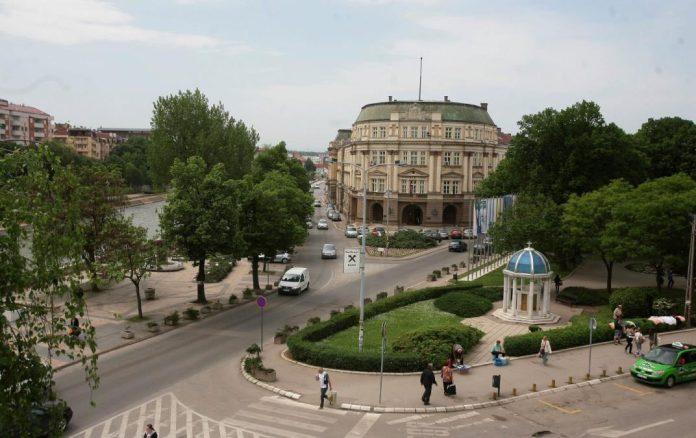 u-nisu-sanirano-oko-1.400-udarnih-rupa,-u-toku-intenzivni-radovi-na-ulicama-i-javnim-povrsinama-sirom-grada