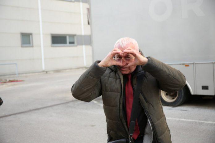 ljubavno-ludilo-ne-prestaje!-era-ojdanic-(77)-otkrio-pikanterije-iz-kreveta-sa-43-godine-mladom-partnerkom:-“dok-je-u-bunilu-burne-noci,-ja-je-iznenadim…”