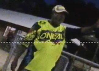 (VIDEO) BESNA GOMILA PRETUKLA UBICU DEVOJČICE (5) Uzeli pravdu u svoje ruke, palili vatru, potukli se s policijom (video)-besna-gomila-pretukla-ubicu-devojcice-(5)-uzeli-pravdu-u-svoje-ruke,-palili-vatru,-potukli-se-s-policijom