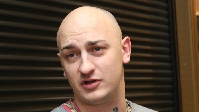 “sleteli-smo-sa-puta,-mislio-sam-da-je-bila-mrtva-na-suvozacevom-mestu”-desingerica-progovorio-o-stravicnom-udesu-koji-je-imao-sa-zenom:-“bila-je-oklmbesena-preko-pojasa”