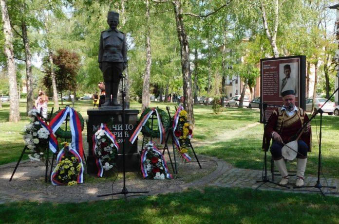 opevao-srpske-romea-i-juliju-i-najmladeg-ratnika:-loznicki-guslar-milutin-duricic-cuva-secanje-kroz-pesmu-(foto)