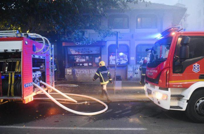 izbio-pozar-u-zablju:-zapalio-se-pomocni-objekat,-vatrogasci-sprecili-sirenje-vatre-(foto)