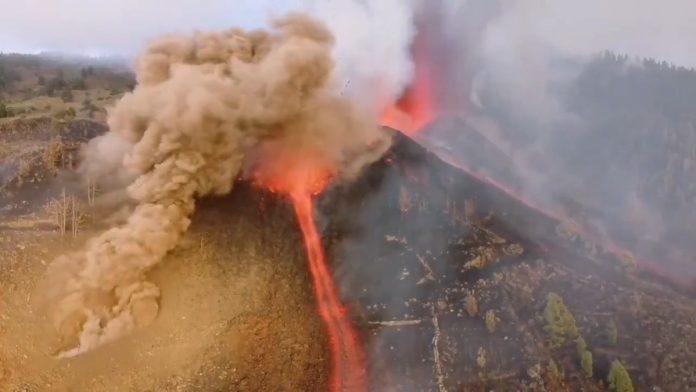 eruptirao-jedan-od-najaktivnijih-vulkana-na-svetu!-smrtonosna-lava-se-sliva-ekstremnom-brzinom,-gradanima-na-filipinima-izdato-hitno-upozorenje