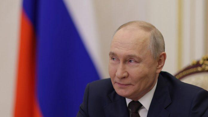 “ceo-svet-ga-ceka”-peskov-najavio-“vazan-govor”-putina-na-paradi-za-dan-pobede