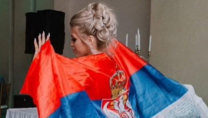reka-suza-u-srpskoj-crkvi-u-americi:-mina-se-slomila-pred-ikonom-zbog-nostalije-(video)