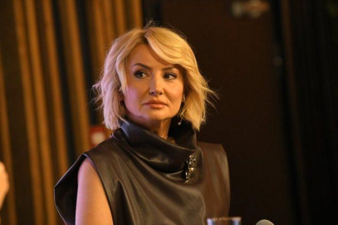skinula-se-goca-trzan:-pevacica-pokazala-kako-izgleda-u-toplesu-–-srbija-je-brujala-o-ovome!