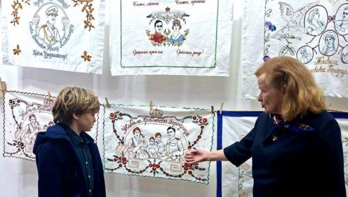 i-vezom-cuvaju-dinastiju-karadordevica:-muzej-slatka-kuca-cvetica-iz-kraljeva-oziveo-dozidnice-sa-portretima-(foto)