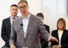 Vučić brutalno odgovorio: Nemojte da me kritikujete vi koji niste ni linoleum mogli da postavite u malenom liftu Tomice Milosavljević vucic-brutalno-odgovorio:-nemojte-da-me-kritikujete-vi-koji-niste-ni-linoleum-mogli-da-postavite-u-malenom-liftu-tomice-milosavljevic