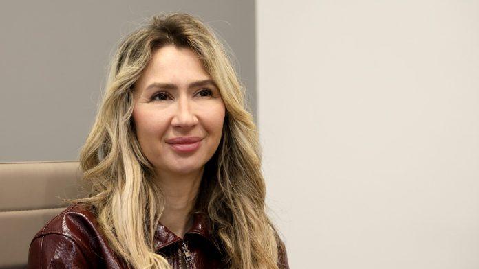 “nikakvih-pretnji-i-ucena-nije-bilo”-posle-curenja-intimnih-snimaka-i-profila-na-sajtu-za-odrasle,-mirjana-pajkovic-na-razgovoru-o-poslu:-ostaje-u-vladi-crne-gore?