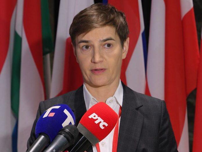 ”zamislite-da-svako-kaci-svoj-prljav-ves-na-prozore-kulturnog-zdanja”!-brnabiceva:-transparent-ds-skinut-sa-narodne-skupstine-na-moju-inicijativu!
