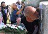 (VIDEO) “TATA, POBI NAS ČOVEK” Na današnji dan ugašena je mladost u selima kod Mladenovca, a reči majki kidaju dušu: “Proslavili smo 18. rođendan, posle mesec dana je UBIJEN” (video)-“tata,-pobi-nas-covek”-na-danasnji-dan-ugasena-je-mladost-u-selima-kod-mladenovca,-a-reci-majki-kidaju-dusu:-“proslavili-smo-18.-rodendan,-posle-mesec-dana-je-ubijen”