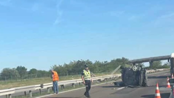 automobil-probio-ogradu-i-odleteo-u-kontra-smer-teska-nesreca-kod-velike-plane:-na-terenu-policija-(foto)