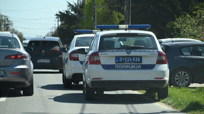 “izgubio-je-svest-na-mojim-rukama”-oglasila-se-zena-koja-je-bila-svedok-napada-na-tinejdzera-(19)-u-rakovici:-“posvadali-su-se-u-autobusu,-a-onda-su-ga-uboli…”-(foto)