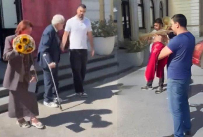 “baba-mi-se-udaje-iz-ljubavi-u-84.-godini!”-hit-snimak-sa-svadbe-u-banjaluci-topi-srca:-mladozenja-ima-90,-a-evo-sta-kaze-maticar!