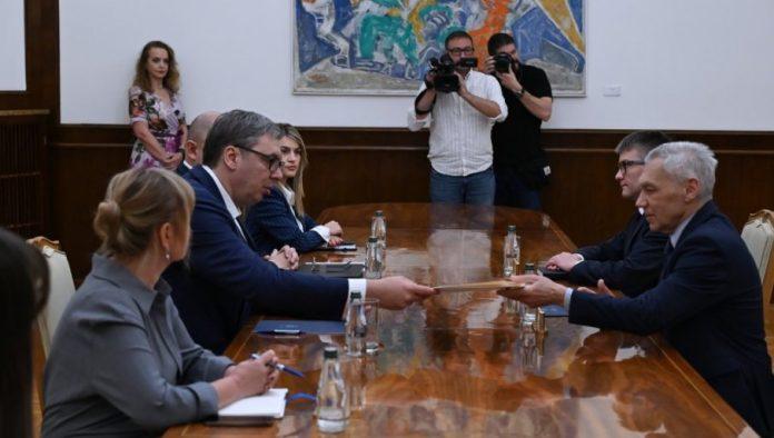 vucic-sa-bocan-harcenkom:-predsednik-se-sastao-sa-ambasadorom-rusije-(foto)