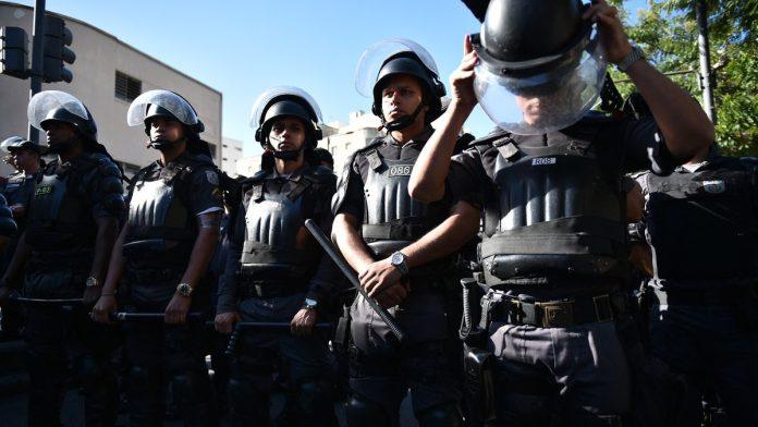pucnjava-u-skoli-u-brazilu,-dvoje-ljudi-ubijeno!-maloletnik-(13)-otvorio-vatru,-ucenici-se-krili-na-krovu:-osumnjiceni-se-predao-policiji-(foto,-video)
