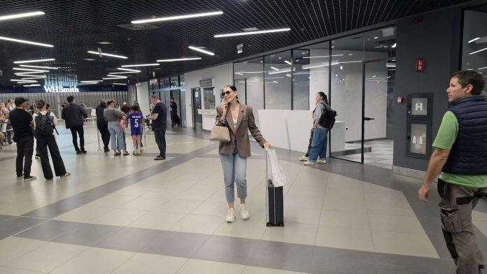 “njih-15-je-doslo-da-me-slusa”-pevacica-otkrila-sta-je-dozivela-na-nastupu-u-pozarevcu!-evo-da-li-je-roditelji-podrzavaju-da-peva