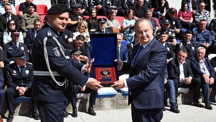 “nasa-je-obaveza-da-cuvamo-secanje-na-njih”-dacic-na-obelezavanju-krsne-slave-policijske-brigade-i-pomen-poginulim-policijskim-sluzbenicima