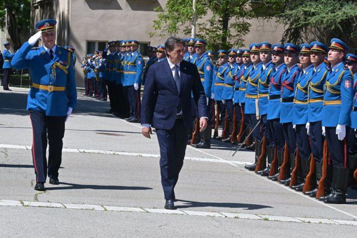vojna-svecanost-povodom-dana-garde:-“radom,-zalaganjem-i-posebnom-ulogom-u-sistemu-odbrane,-cinite-cast-svojim-porodicama-i-prijateljima,-kao-i-gradanima”