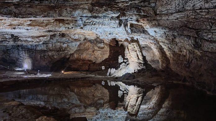 (foto,-video)-pecina-nadomak-trebinja-krije-vodu-koja-podmladuje,-prizore-koji-deluju-kao-opticka-varka,-a-evo-i-ko-u-njoj-zivi!