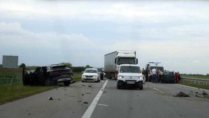 zena-tesko-povredena,-prevezena-na-reanimaciju!-stravicna-nesreca-na-autoputu-kod-novog-sada