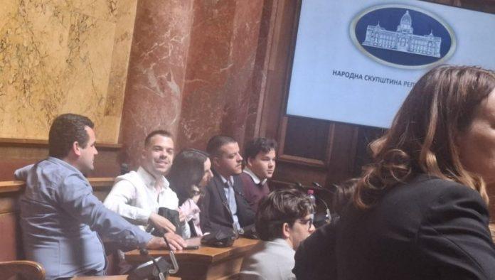 blokaderi-izasli-iz-anonimnosti:-odlucili-da-ucestvuju-u-radu-institucija,-sin-privilegovanog-generala-zivkovica-pojavio-se-kao-lider