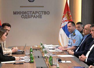 Mesarović i Gašić razgovarali o unapređenju saradnje dva ministarstva (FOTO) mesarovic-i-gasic-razgovarali-o-unapredenju-saradnje-dva-ministarstva-(foto)