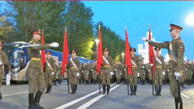 Четвртком-у-9:-Дан-победе-–-рат-и-мир-на-одређено-време