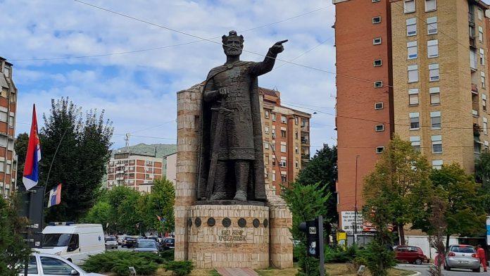 optuzeno-cak-154-srba-na-kim-pristina-kopira-zagreb-u-borbi-za-sever-kosova:-“srbi-izvoze-sljivovicu,-a-hrvati-model-sudenja-za-ratne-zlocine”