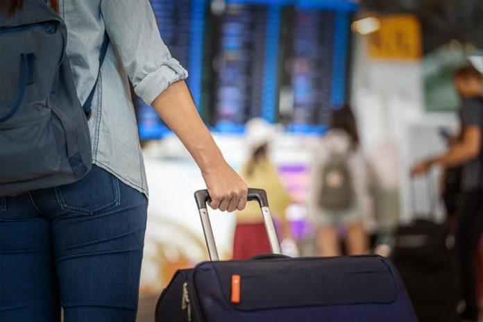 ako-vidite-ovo-na-aerodromu,-znajte-da-je-prevara!-masovno-nose-jastuke-oko-vrata,-a-unutra-nije-ono-sto-mislite:-ovako-putnici-varaju-sistem!