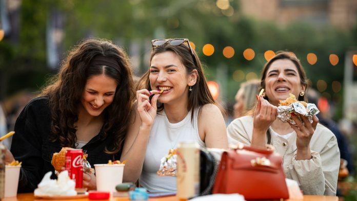 danas-pocinje-street-food-festival-u-tasmajdanskom-parku-prvo-izdanje-poznatog-festivala-ulicne-hrane-predstavice-cak-deset-svetskih-kuhinja-na-otvorenom