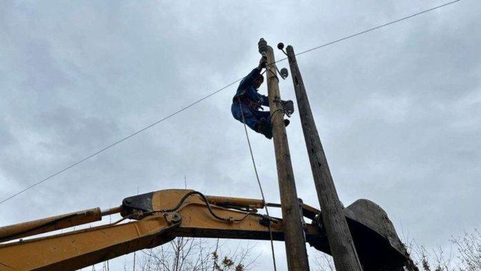 prevaranti-obilaze-gradane-i-nude-im-da-potpisu-zahtev-za-besplatnu-zamenu-bandera,-primeceni-u-ovim-mestima:-odmah-se-oglasili-iz-elektrodistribucije-srbije