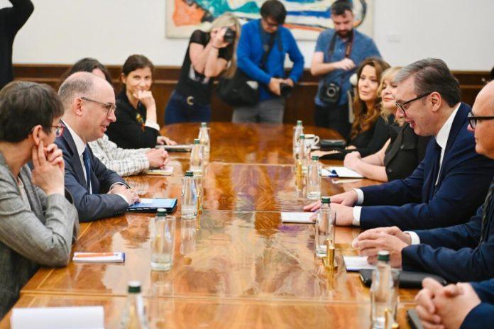 vucic-se-oglasio-posle-odlicnog-sastanka-sa-anenom:-nemacke-kompanije-danas-zaposljavaju-80.000-radnika-u-srbiji-i-postale-su-motor-nase-ekonomije!