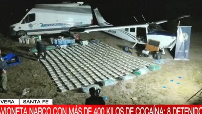 presretnut-avion-sa-vise-od-400-kilograma-kokaina:-uhapseni-pilot-i-kopilot,-kao-i-jos-sest-osoba-povezanih-sa-svercom-droge-(video)