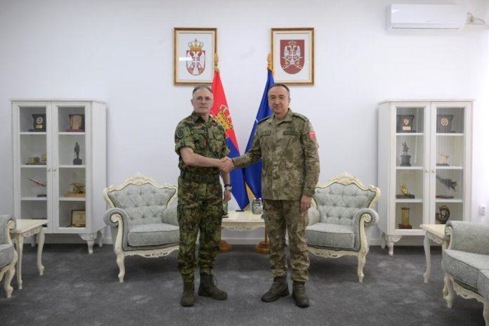 kfor-i-vojska-srbije-rade-na-ocuvanju-stabilnosti-sastanak-mojsilovica-sa-komandantom-kfora