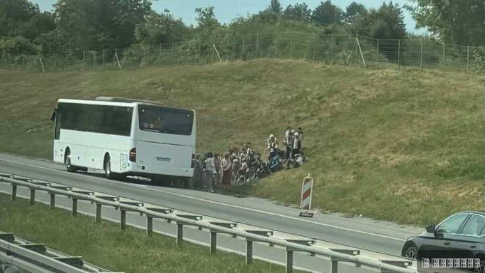 drama-na-auto-putu!-autobus-pun-dece-ostao-u-kvaru-kod-iskljucenja-za-besku:-upucen-hitan-apel-vozacima