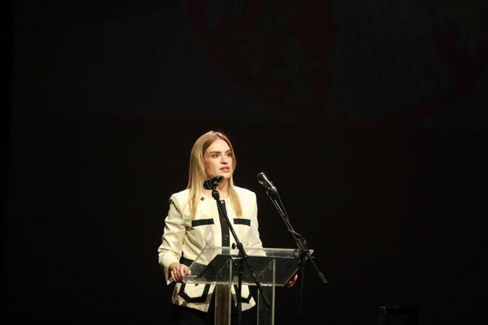 ministarka-durdevic-stamenkovski-na-svecanoj-akadamiji-u-narodnom-pozoristu:-dan-pobede-je-vise-od-istorijskog-datuma,-to-je-i-zavet-i-podsecanje