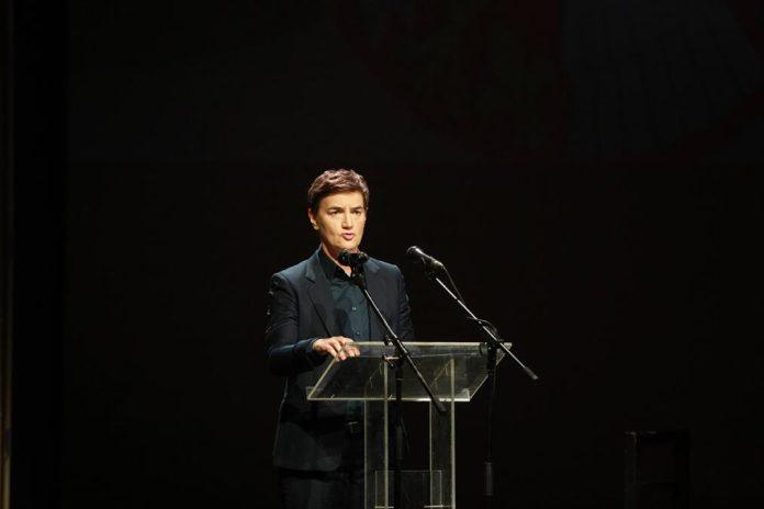 ana-brnabic-na-svecanoj-akademiji-povodom-dana-pobede:-mir-je-jedino-za-sta-se-vredi-boriti-–-zato-srbija-jedino-to-namerava-da-cini-(foto)
