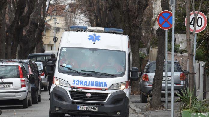 uzas-u-ugrinovcima-muskarcu-(74)-u-ruci-eksplodirao-predmet-nalik-olovci:-s-teskim-povredama-prevezen-u-bolnicu