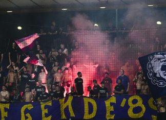 Užasne scene u Sloveniji: Navijači Maribora prekinuli derbi, pogodili golmana bakljom! /FOTO/ uzasne-scene-u-sloveniji:-navijaci-maribora-prekinuli-derbi,-pogodili-golmana-bakljom!-/foto/