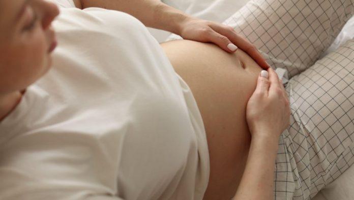 da-li-trudnicu-mogu-da-vrate-sa-granice-zbog-e-bolovanja:-evo-sta-zaista-pise-na-sajtu-rfzo