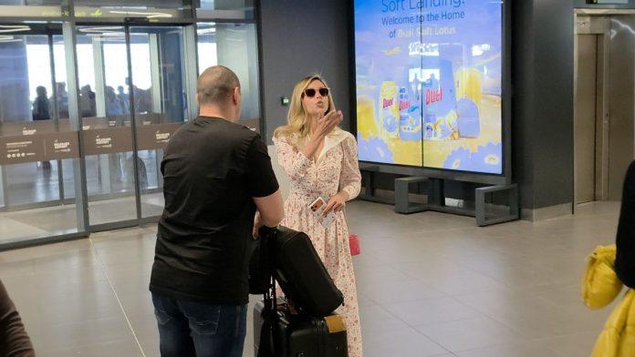 (video)-prvi-snimak-breskvice-nakon-raskida-sa-pripadnikom-mup-a-uhvatili-smo-je-na-aerodromu-u-vrtoglavim-stiklama:-salje-poljupce,-a-tek-kad-vidite-stajling