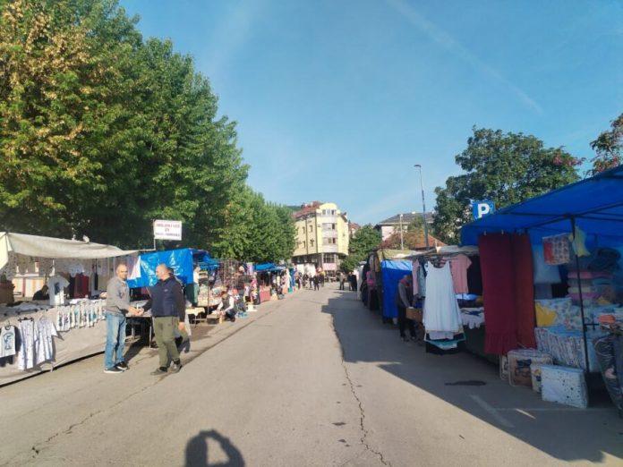 “nakupujem-carapa,-gaca,-peskira…-i-mirna-sam”-durdevski-vasar-u-uzicu-magnet-je-za-kupce,-nema-cega-nema-(foto)