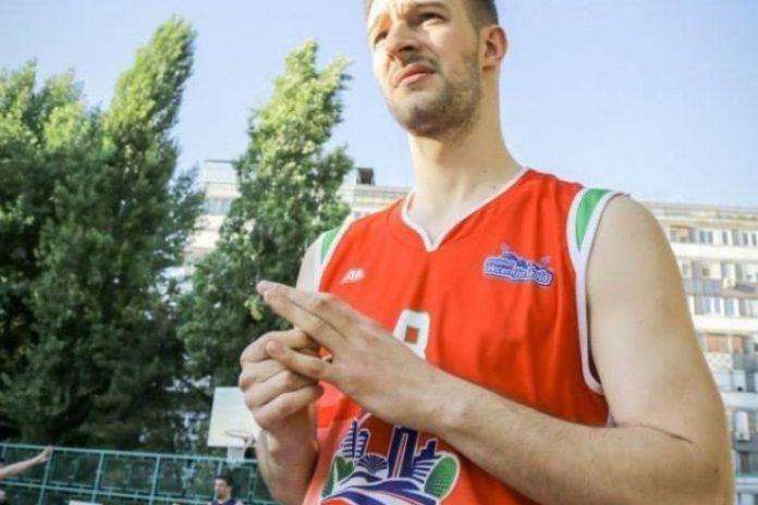 prizor-koji-slama-srce:-navijaci-aek-na-poseban-nacin-odali-postu-stevanu-jelovcu-(foto)