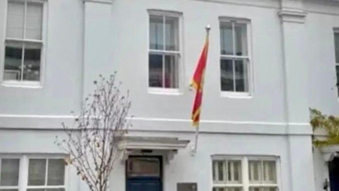 haos-u-centru-londona-zbog-crnogorske-zastave-ambasada-crne-gore-se-preselila-u-porodicnu-kucu-u-vestminsteru,-izazvali-bes-komsija