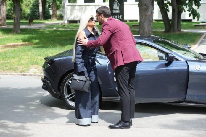 da-li-je-ovo-mladi-decko-dare-bubamare-s-kojim-je-bila-od-4-do-pola-sedam?!-pevacica-prvi-put-u-javnosti-s-njim,-pljuste-poljupci-pred-kamerama!