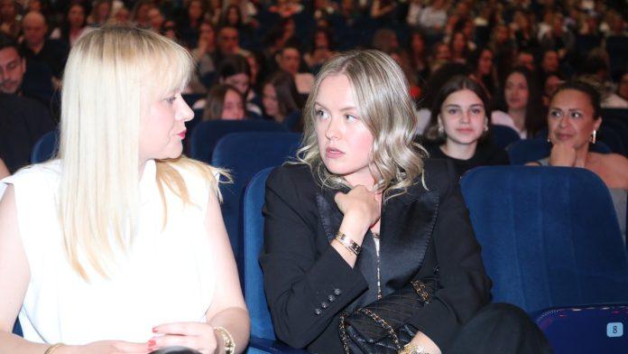 ekstremno-skup-stajling-od-80.000-evra-zena-nikole-jokica-na-koncertu-u-beogradu-ostavila-sve-u-cudu:-sat,-narukvice-i-popularna-torba-vrede-citavo-bogatstvo