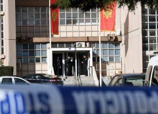 FILMSKO BEKSTVO U PODGORICI! Policija mu zakucala na vrata da ga vodi u zatvor, on prešao u bratovo dvorište i POBEGAO NA MOTORU! filmsko-bekstvo-u-podgorici!-policija-mu-zakucala-na-vrata-da-ga-vodi-u-zatvor,-on-presao-u-bratovo-dvoriste-i-pobegao-na-motoru!