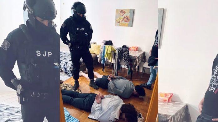 (foto,video)-pogledajte-kako-su-pohapseni-placenici-skaljarskog-klana-policija-upala-u-stek-stanove,-“pali”-u-donjem-vesu!-sumnjice-se-za-najteza-dela